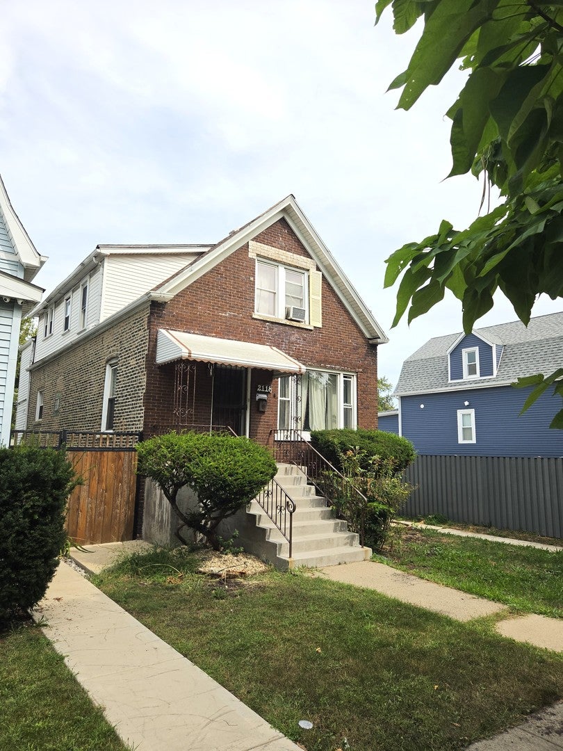 2118 W Garfield Boulevard 1