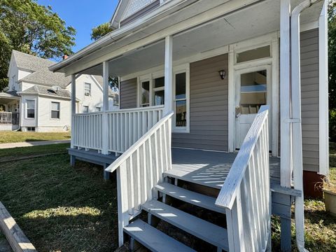 Tiny photo for 304 S Prairie Street, Bloomington, IL 61701 (MLS # 12489582)