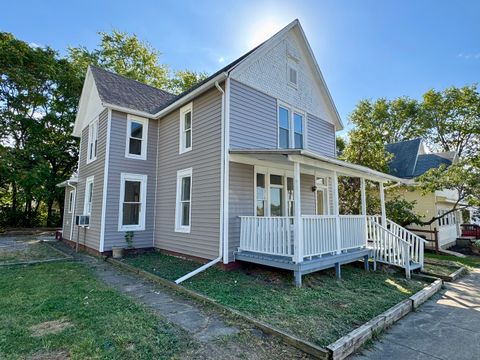 Photo of 304 S Prairie Street, Bloomington, IL 61701 (MLS # 12489582)