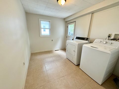 Tiny photo for 304 S Prairie Street, Bloomington, IL 61701 (MLS # 12489582)