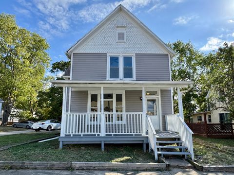 Tiny photo for 304 S Prairie Street, Bloomington, IL 61701 (MLS # 12489582)