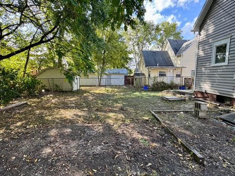 Tiny photo for 304 S Prairie Street, Bloomington, IL 61701 (MLS # 12489582)