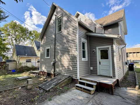 Tiny photo for 304 S Prairie Street, Bloomington, IL 61701 (MLS # 12489582)