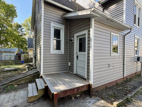 Tiny photo for 304 S Prairie Street, Bloomington, IL 61701 (MLS # 12489582)