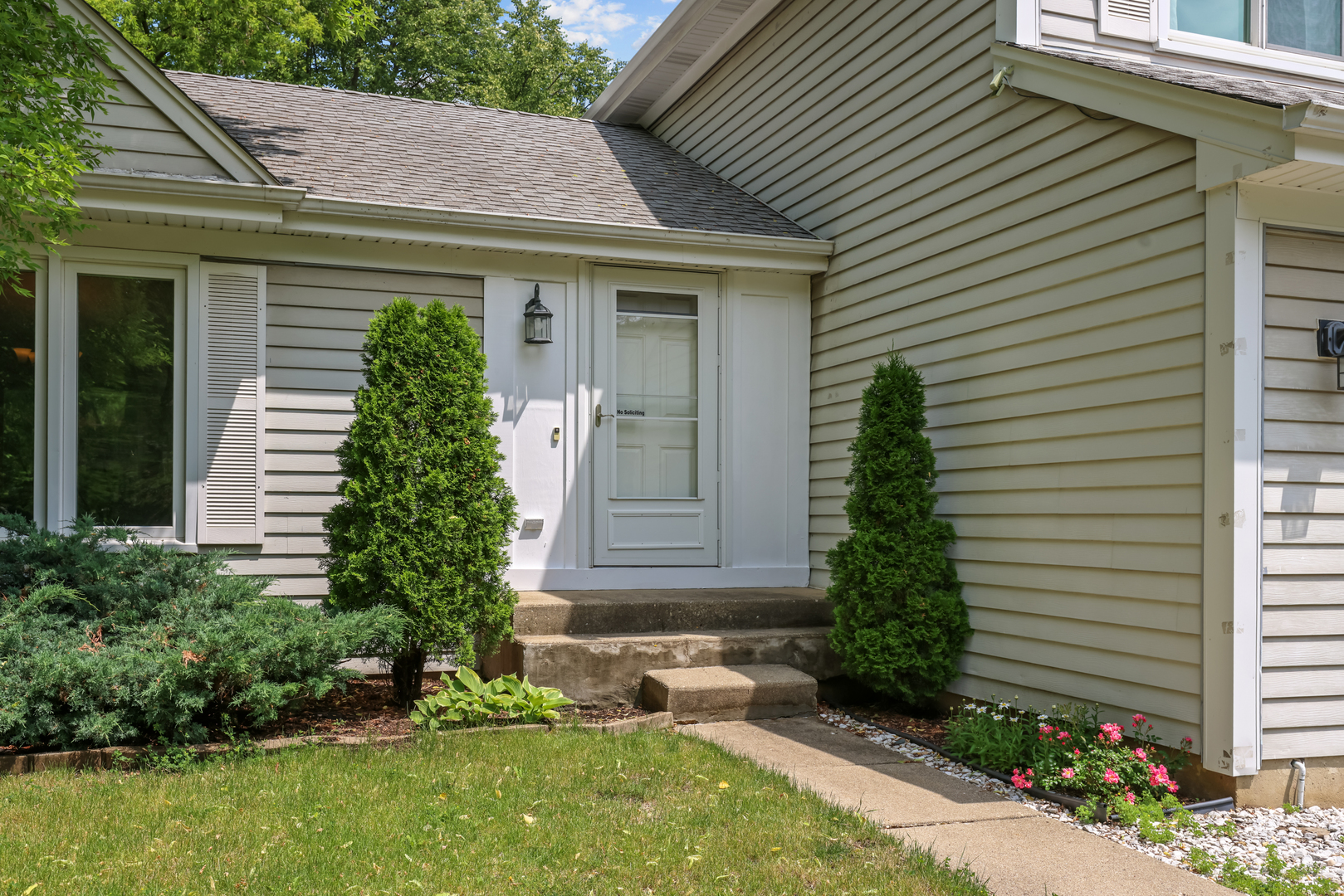 1316 W MEADE Lane