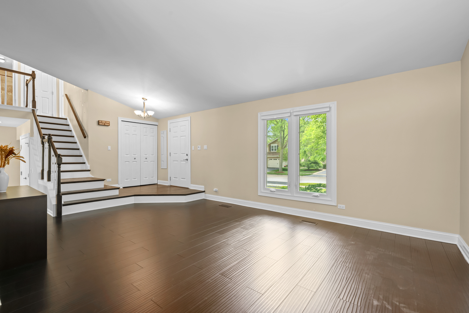 1316 W MEADE Lane