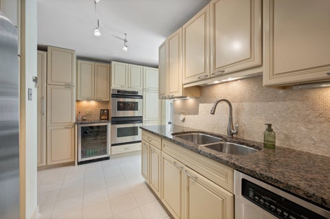 Tiny photo for 200 E Delaware Place #7D, Chicago, IL 60611 (MLS # 12723437)