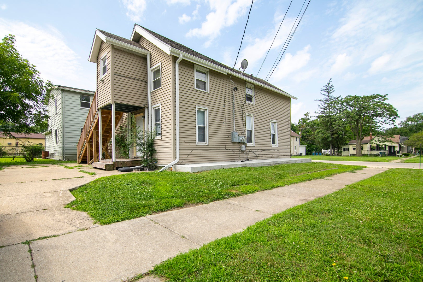 592 N Dearborn Avenue
