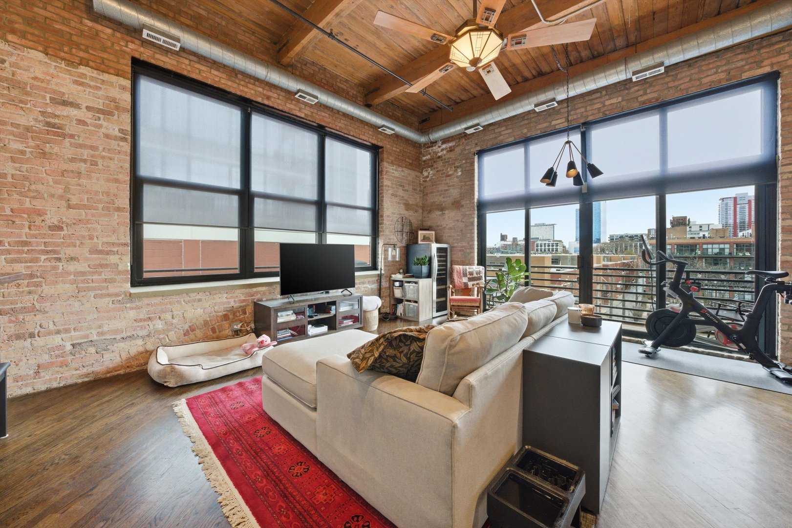 1601 S Indiana Avenue 402