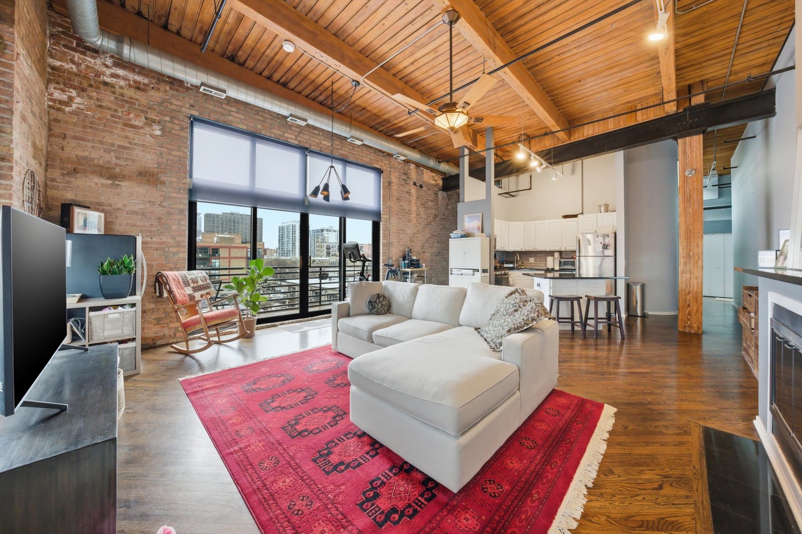 1601 S Indiana Avenue 402