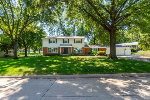 Tiny photo for 5079 Coachman Road, Bettendorf, IA 52722 (MLS # 12753689)
