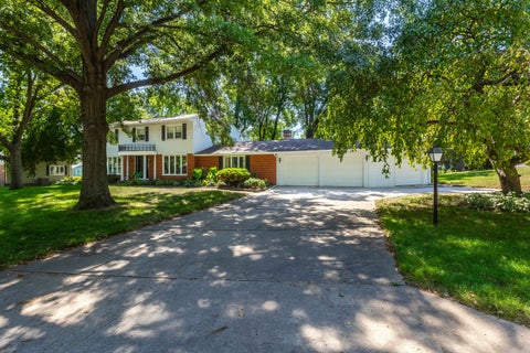 Photo of 5079 Coachman Road, Bettendorf, IA 52722 (MLS # 12753689)