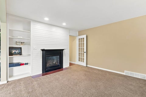Tiny photo for 5079 Coachman Road, Bettendorf, IA 52722 (MLS # 12753689)