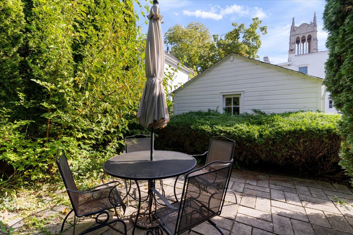 Winnetka, Illinois 60093, United States, 2 Bedrooms Bedrooms, ,1 BathroomBathrooms,Residential,Active,224314