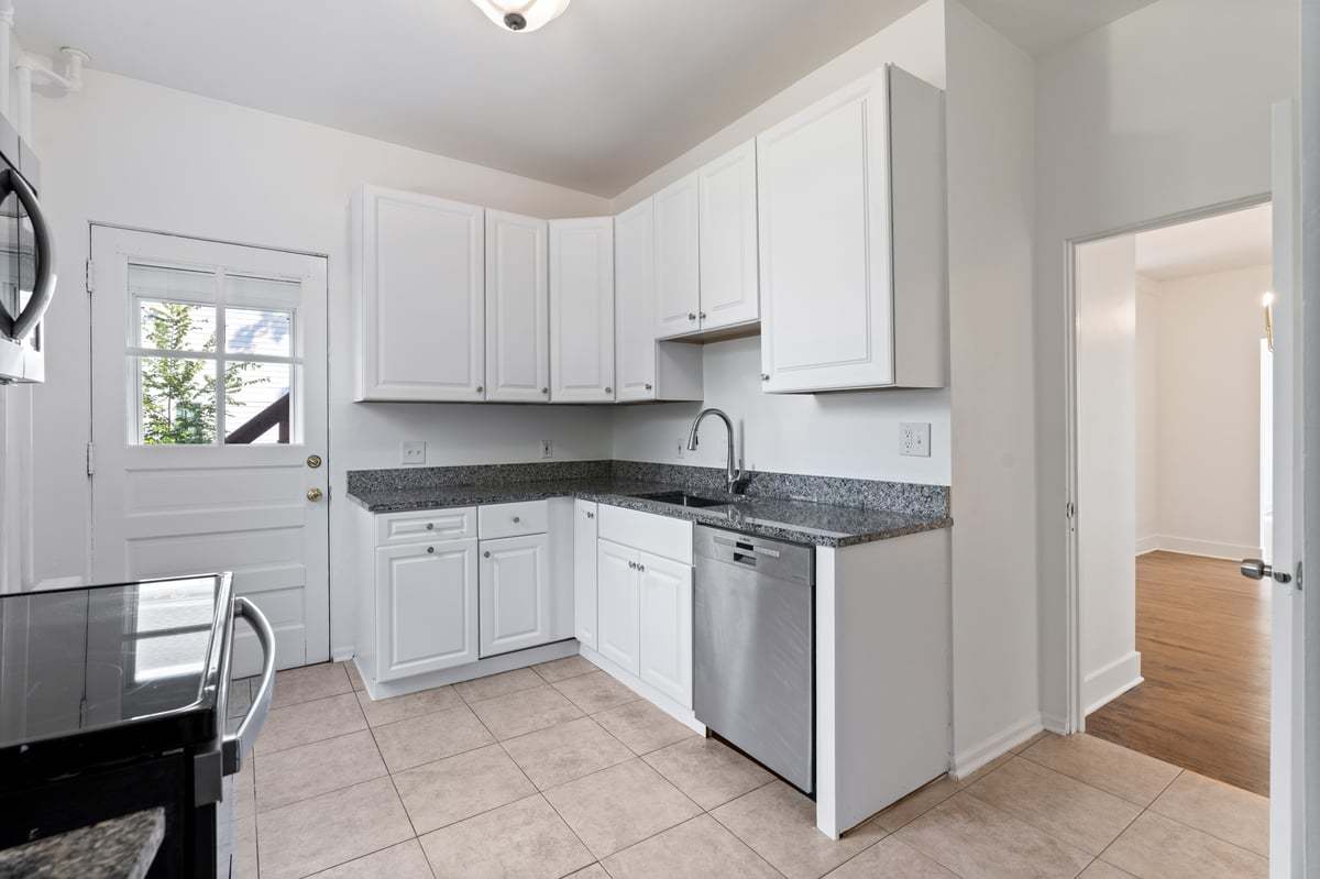 Winnetka, Illinois 60093, United States, 2 Bedrooms Bedrooms, ,1 BathroomBathrooms,Residential,Active,224314