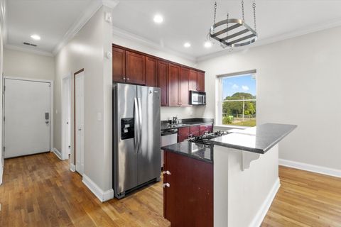 Tiny photo for 512 E Oakwood Boulevard #2, Chicago, IL 60653 (MLS # 12475349)