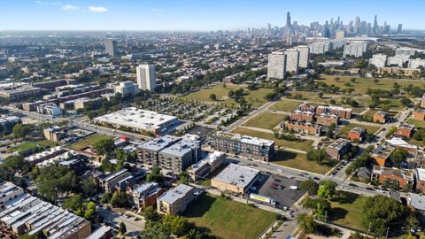 Tiny photo for 512 E Oakwood Boulevard #2, Chicago, IL 60653 (MLS # 12475349)