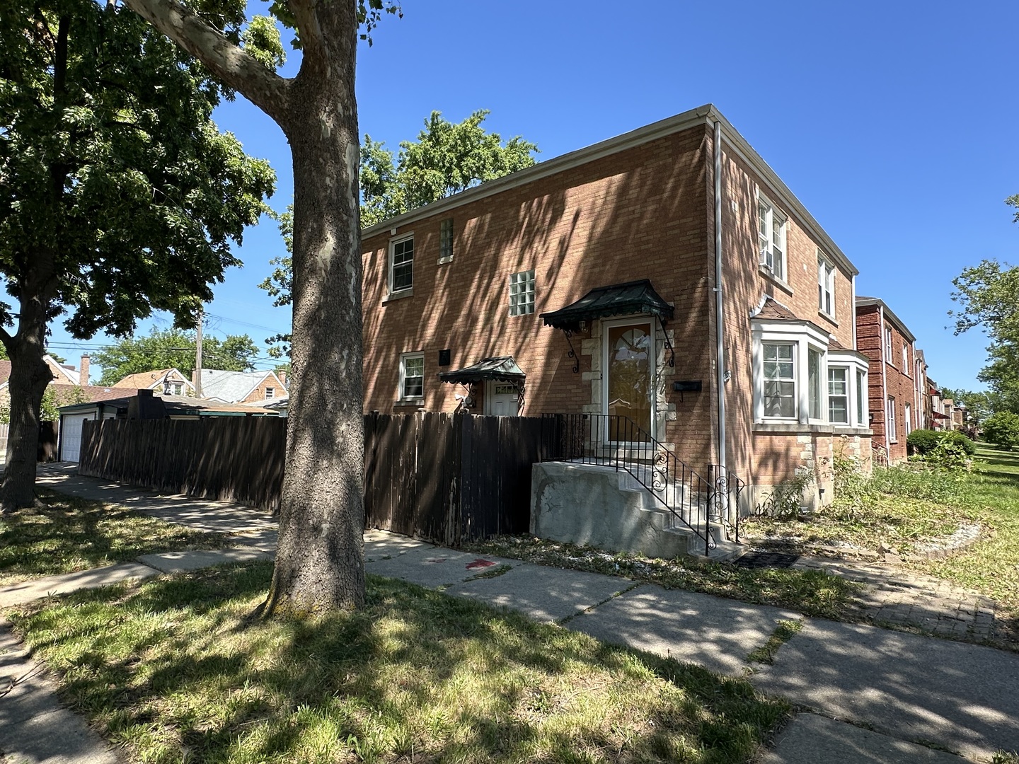 Photo 1 of 16 of 1900 N Nashville Avenue house