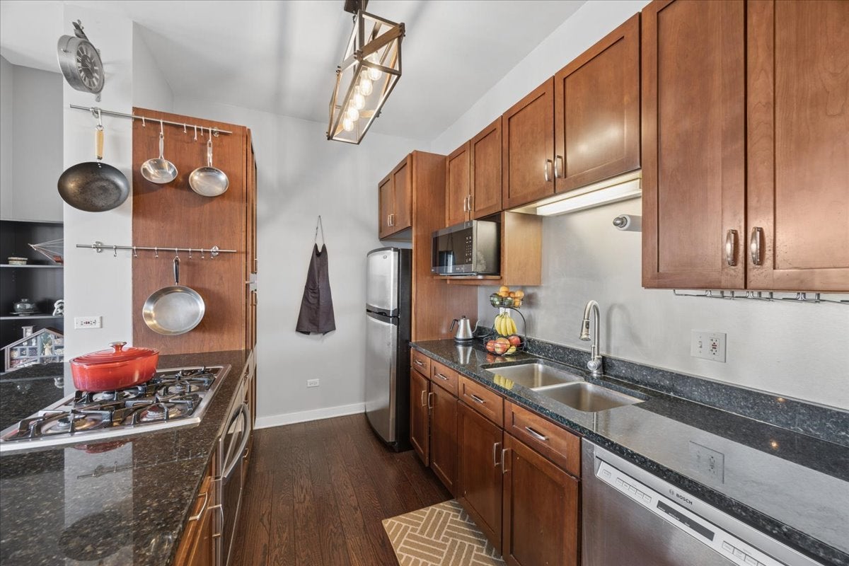1621 S Halsted Street 402