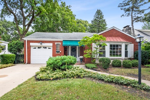 Photo of 9737 S Central Park Avenue, Evergreen Park, IL 60805 (MLS # 12753081)