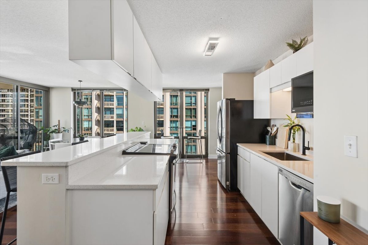 2 E Erie Street 3712