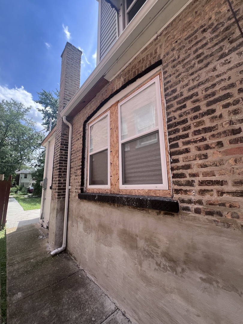 1105 W 111th Place