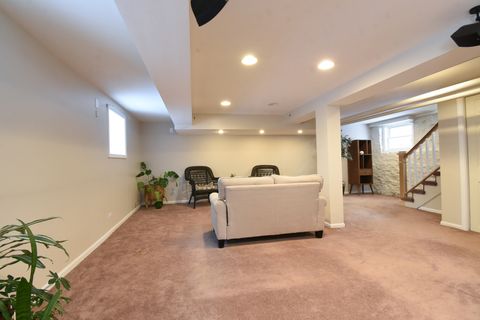 Tiny photo for 704 S Elmwood Avenue, Oak Park, IL 60304 (MLS # 12595790)