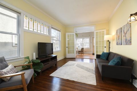 Tiny photo for 704 S Elmwood Avenue, Oak Park, IL 60304 (MLS # 12595790)