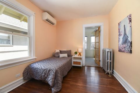 Tiny photo for 704 S Elmwood Avenue, Oak Park, IL 60304 (MLS # 12595790)