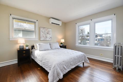 Tiny photo for 704 S Elmwood Avenue, Oak Park, IL 60304 (MLS # 12595790)