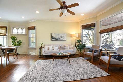 Tiny photo for 704 S Elmwood Avenue, Oak Park, IL 60304 (MLS # 12595790)