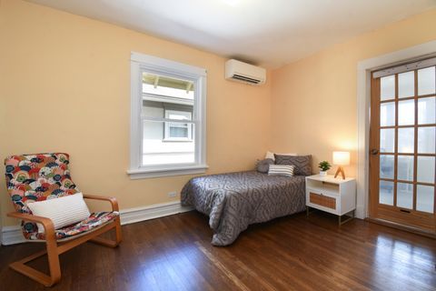 Tiny photo for 704 S Elmwood Avenue, Oak Park, IL 60304 (MLS # 12595790)