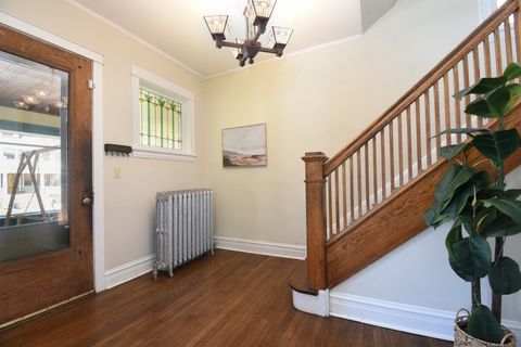 Tiny photo for 704 S Elmwood Avenue, Oak Park, IL 60304 (MLS # 12595790)