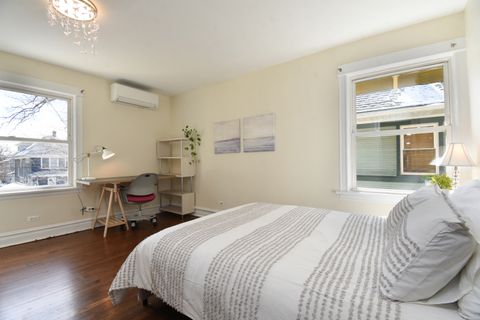 Tiny photo for 704 S Elmwood Avenue, Oak Park, IL 60304 (MLS # 12595790)