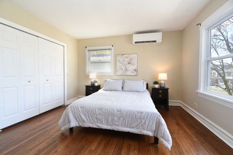 Tiny photo for 704 S Elmwood Avenue, Oak Park, IL 60304 (MLS # 12595790)