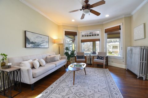 Tiny photo for 704 S Elmwood Avenue, Oak Park, IL 60304 (MLS # 12595790)