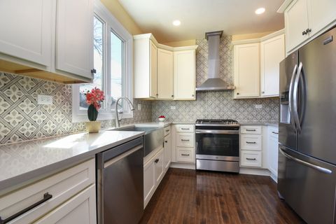 Tiny photo for 704 S Elmwood Avenue, Oak Park, IL 60304 (MLS # 12595790)