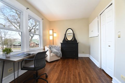Tiny photo for 704 S Elmwood Avenue, Oak Park, IL 60304 (MLS # 12595790)