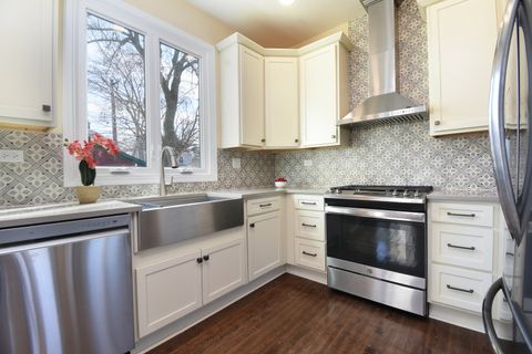 Tiny photo for 704 S Elmwood Avenue, Oak Park, IL 60304 (MLS # 12595790)