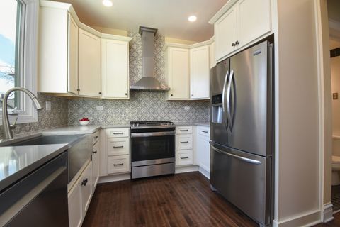 Tiny photo for 704 S Elmwood Avenue, Oak Park, IL 60304 (MLS # 12595790)