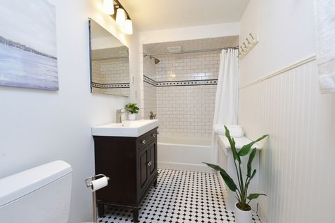 Tiny photo for 704 S Elmwood Avenue, Oak Park, IL 60304 (MLS # 12595790)