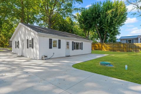 Tiny photo for 958 N 3555 East Road, Neoga, IL 62447 (MLS # 12471038)