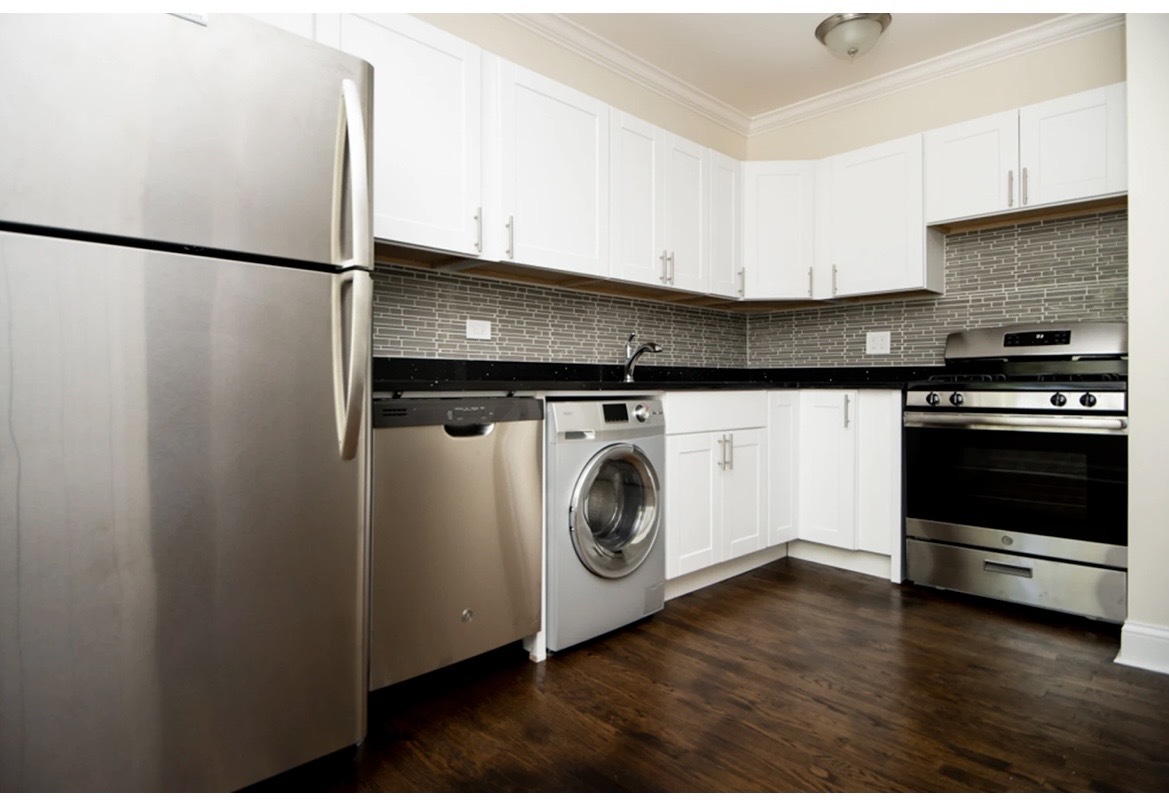 2129 N Dayton Street 107