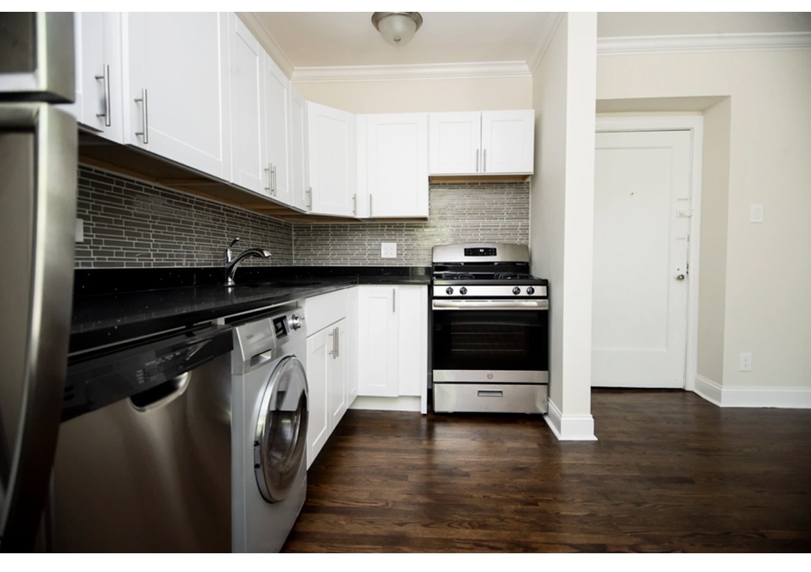 2129 N Dayton Street 107