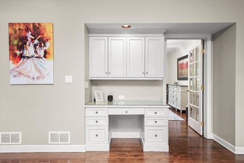 Tiny photo for 15 S Wynstone Drive, North Barrington, IL 60010 (MLS # 12448395)