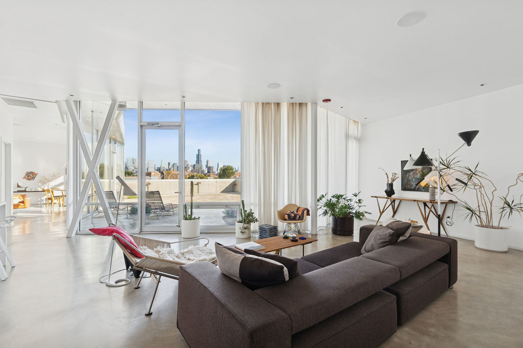 2054 W Grand Avenue, Chicago, IL, 60612 3 2054 W Grand Avenue