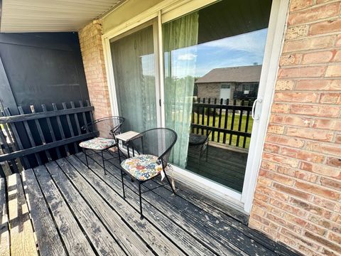 Tiny photo for 6A Kingery Quarter Road #203, Willowbrook, IL 60527 (MLS # 12670123)