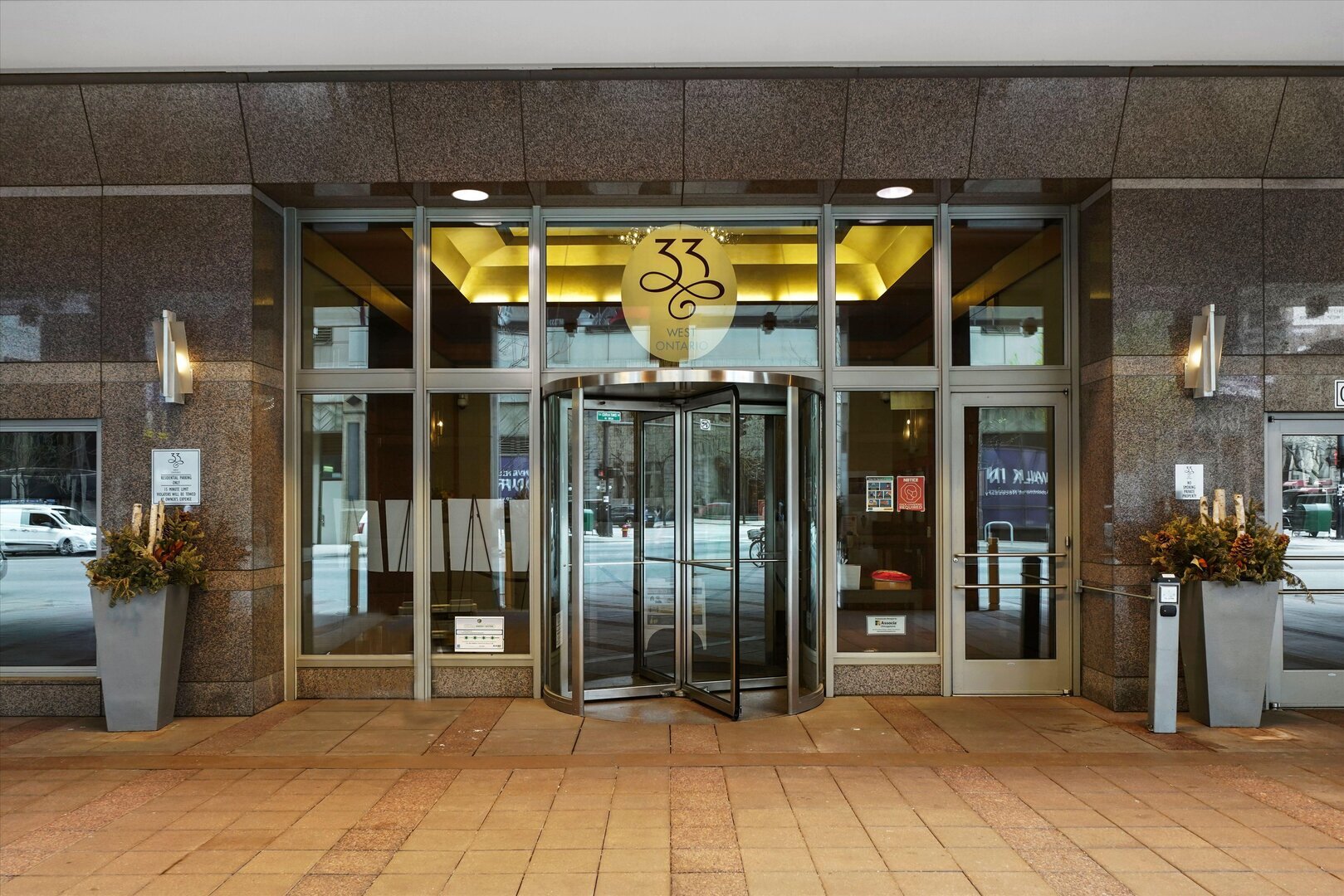 33 W Ontario Street 24I