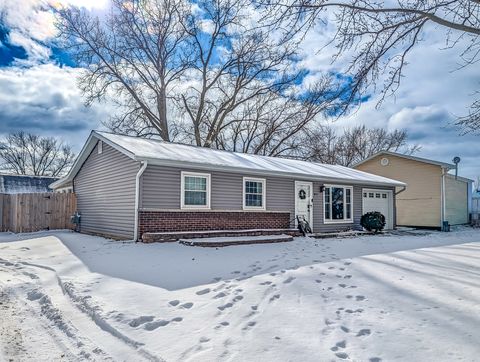 Photo of 811 Beech Drive, Bolingbrook, IL 60440 (MLS # 12559270)