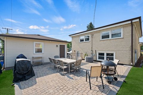 Tiny photo for 8821 Congress Park Avenue, Brookfield, IL 60513 (MLS # 12600337)